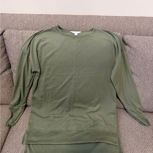 Women’s Time and Tru Olive Green lightweight Sweater Tunic